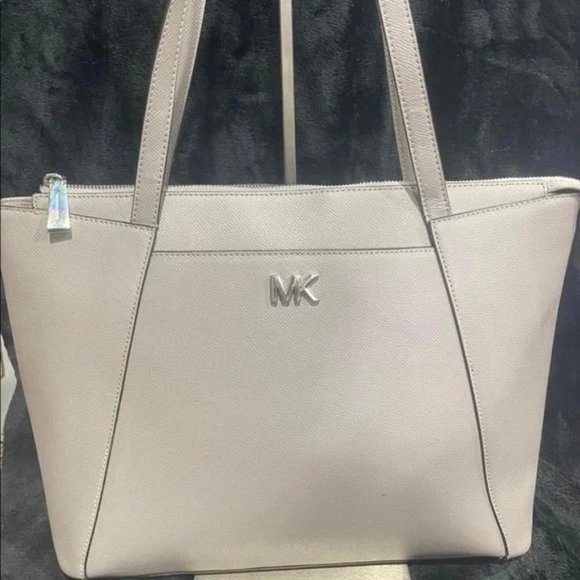 Michael Kors Handbags - Michael Kors | Maddie Medium Crossgrain Leather Tote Bag*